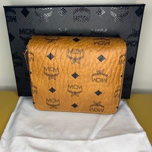 MCM-Mini Zip Around Wallet in Visetos Original
